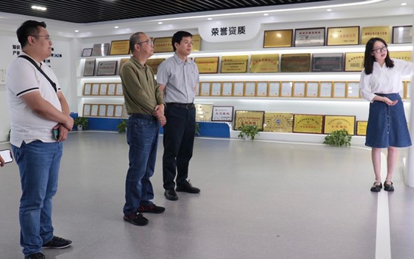 贵州省农业村落厅市场与信息化处处长方雷明光临麻将胡了调查互换