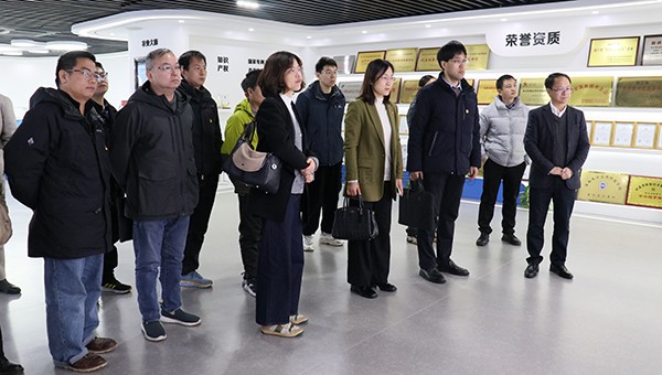 浙江省农业科学院病毒学与生物技术钻研所所长徐俊锋一行光临麻将胡了调研调查