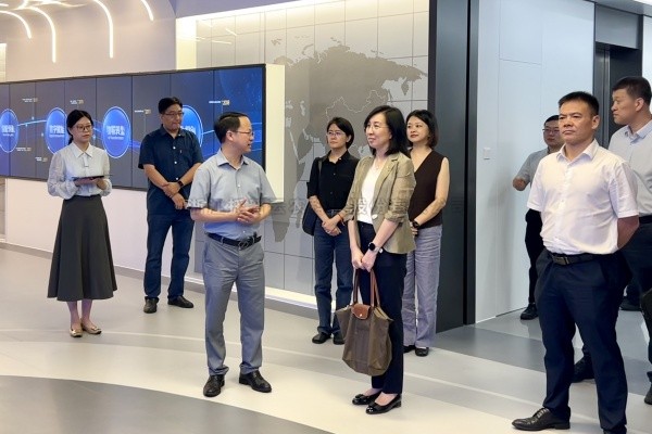 科技部国际合作司副司长庄嘉一行光临麻将胡了调研调查