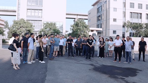 会议组织参观出产基地新址