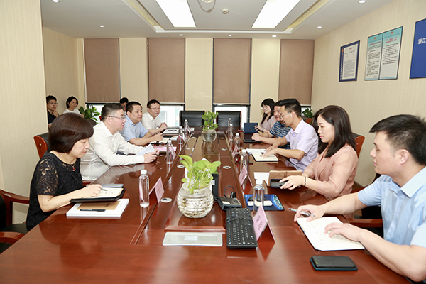 冯晶副书记一行与陈渝阳董事上进行座谈互换会