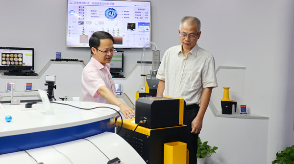 荆门市总工会党组书记、常务副主席郑荣新一行赴麻将胡了调研