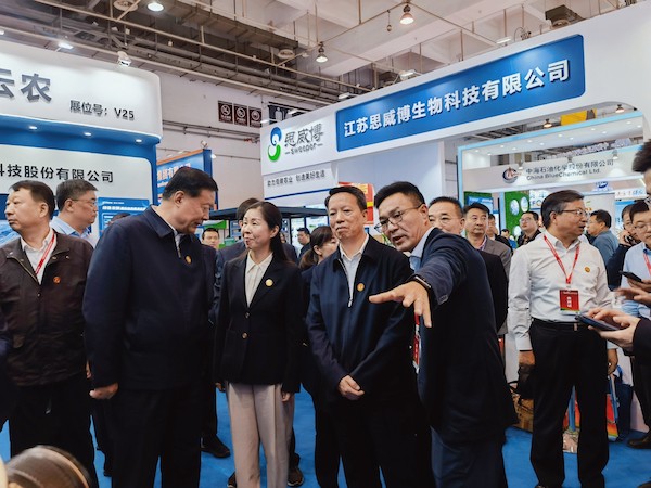 1-农业村落部总畜牧师、村落合作经济领导司司长张天佐，，，，，，，全国农业技术推广服务中心党委书记张晔一行光临麻将胡了的副本.jpg