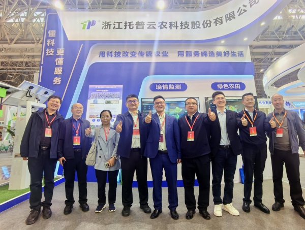 全国农业技术推广服务中心节水处处长吴勇（左四）、副处长钟永红（左三），，，，，山西省耕地质量监测保；；；；；ぶ行恼盼湓疲ㄗ蠖），，，，，甘肃省耕地质量建设保；；；；；ぷ苷菊境す狼ㄓ宜模┮恍泄饬俾榻苏刮籣副本.jpg